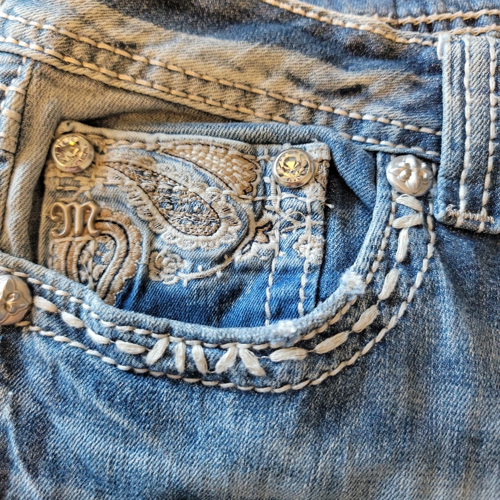 Miss Me distressed capri